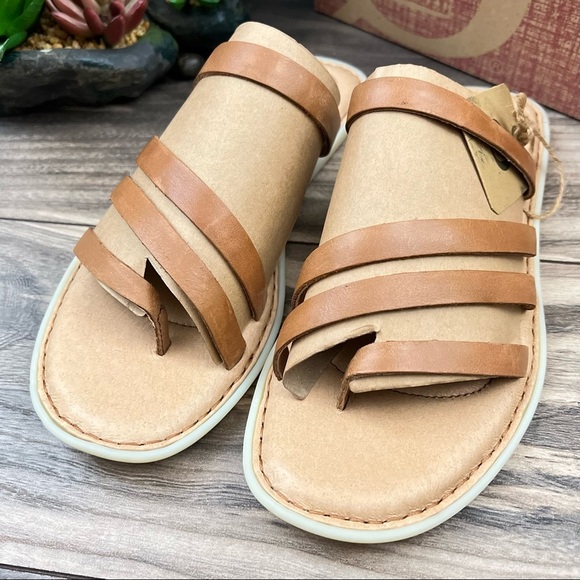 NIB Born Sassafrass Slip On Slide Thong Flat Sandal Brown Cognac Leather 8M 39 - Picture 3 of 12